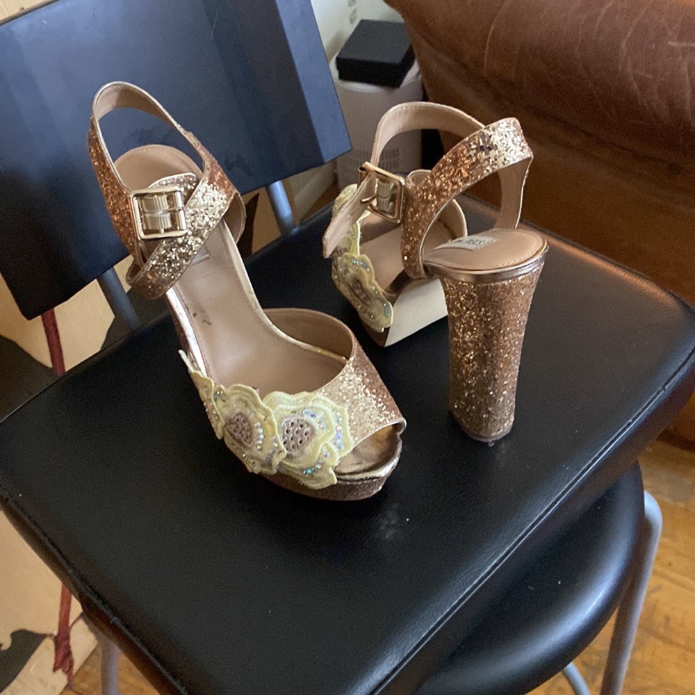 Platform - Picture 3 of 5